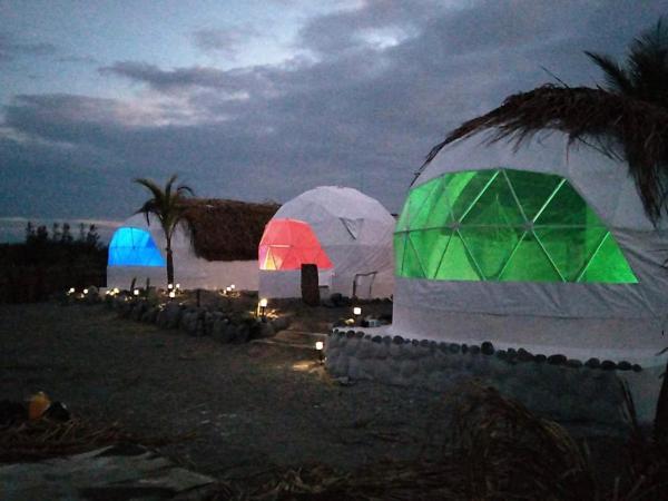 Op de foto is het object Glamping Burbuja te zien, gelegen in de stad Martínez de La Torre.