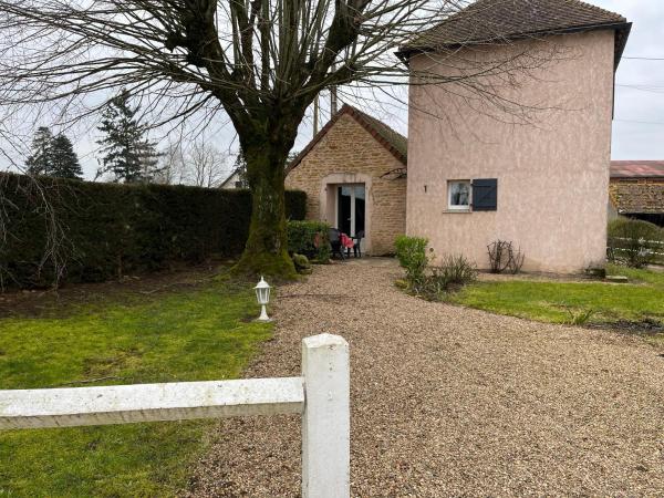 Auf dem Foto ist das Objekt Gîte Le tilleul in der Stadt Champlecy zu sehen.
