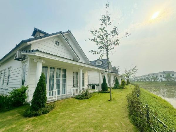 På bildet vises objektet Phòng Đôi tại Happy Villa, Vườn Vua Resort & Spa som ligger i byen Trai Son.
