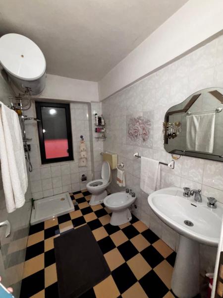 Na fotografii je vidět objekt Apartament ne qender te Durresit nacházející se ve městě Durrës.