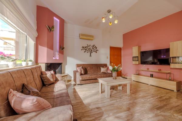 Na zdjęciu widoczny jest obiekt Satisfy Holiday Escape Apartment for 2-7 Pax położony w mieście Limín Khersonísou.