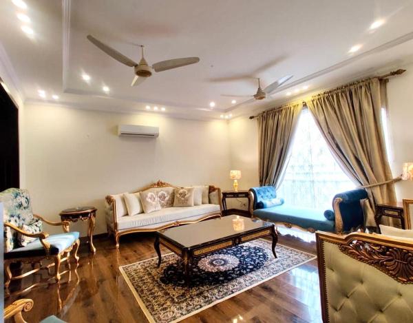 A la foto es mostra l'objecte Luxury Villa - 1 Kanal Furnished 5 bedrooms , DHA Phase 6 situat a la ciutat de Lahore.