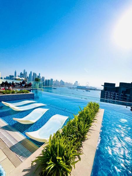 På billedet ses objektet Infinity Pool Studio in Palm Jumeirah on Exclusive West Beach beliggende i byen Dubai.