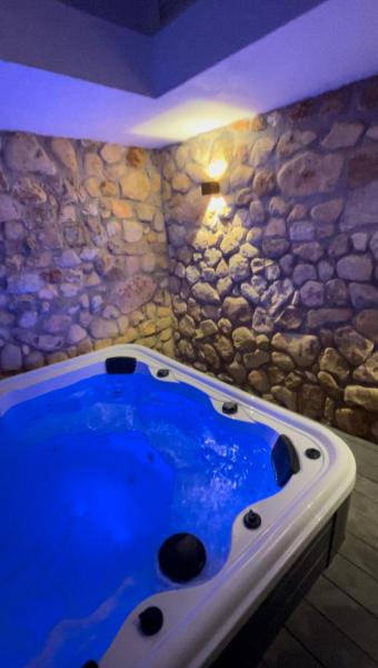 Na fotografii je vidět objekt La Casa Del Pelao nacházející se ve městě Povedilla.