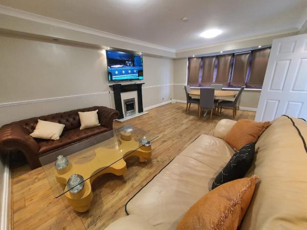 6 Bedroom Bungalow In Upminster - Dartford