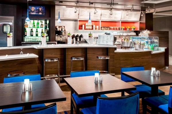 En la foto se muestra el objeto Courtyard Parsippany ubicado en la ciudad de Dover.