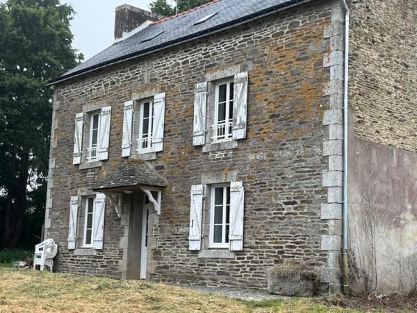 照片显示了位于Tréveller市的Grande Maison de Campagne proche de Carhaix物件。