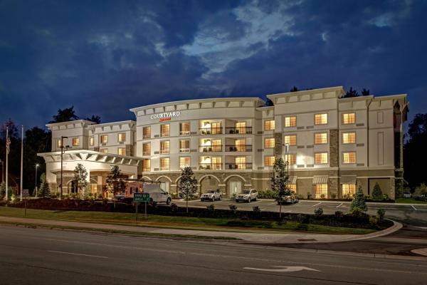 A la foto es mostra l'objecte Courtyard by Marriott Boone situat a la ciutat de Boone.