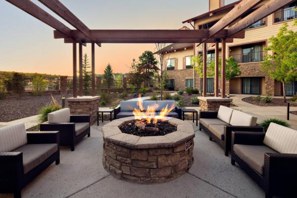 På billedet ses objektet Courtyard by Marriott Flagstaff beliggende i byen Flagstaff.