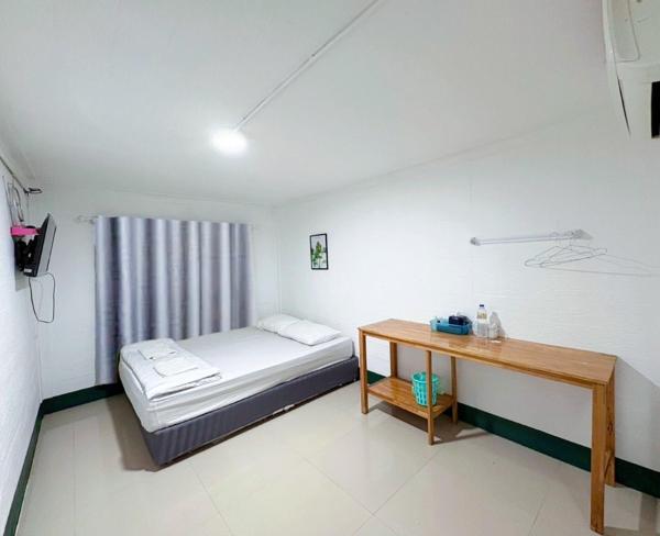 A la foto es mostra l'objecte Sleep white situat a la ciutat de Surat Thani.
