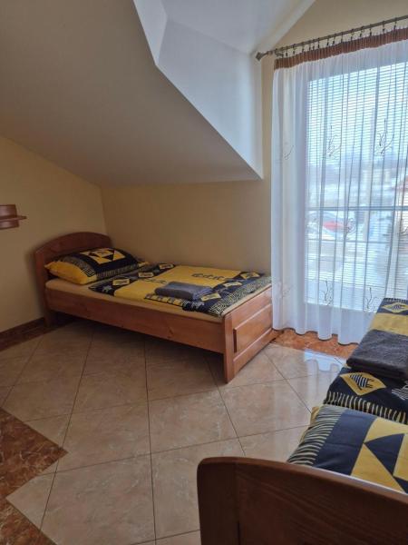 A la foto es mostra l'objecte Penzión Altana situat a la ciutat de Oponice.