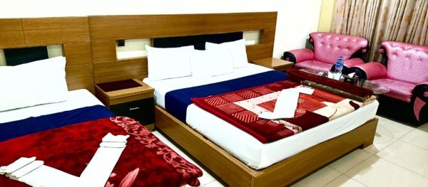 Nella foto è visibile l'oggetto Hotel Palace Lodge Multan situato nella città di Multan.