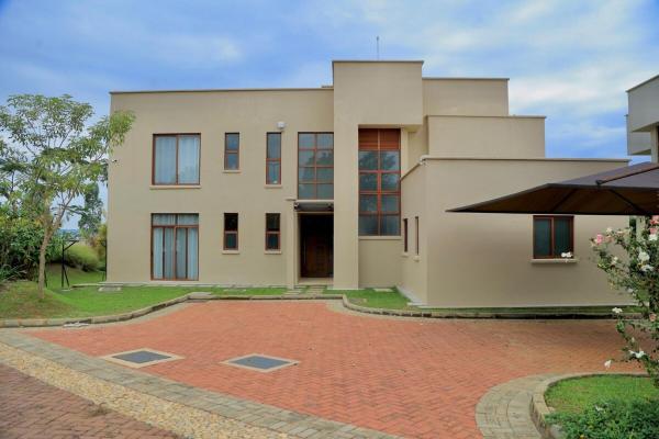 Luxury Lakeside Villa Gated, Entebbe