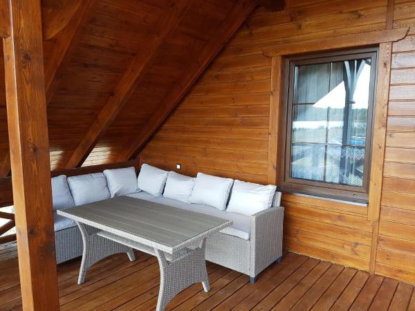 Na zdjęciu widoczny jest obiekt Wooden Holiday Home in Skrzynia with Terrace położony w mieście Smolniki.