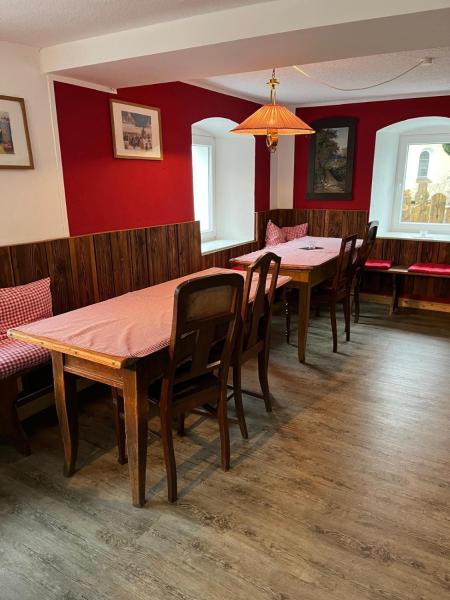 På billedet ses objektet Behagliches Haus mit Kamin Bayerischer Wald beliggende i byen Treffelstein.