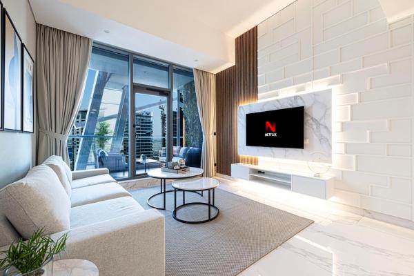 A la foto es mostra l'objecte Cozy 1BR with Canal View, Pool & Gym Access situat a la ciutat de Dubai.