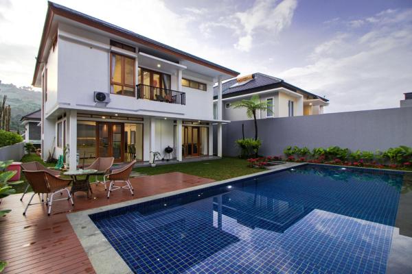 Na fotografii je vidět objekt Family Only Villa Private Pool with City View - De Reiz Ara Syariah 4BR nacházející se ve městě Ciburial.
