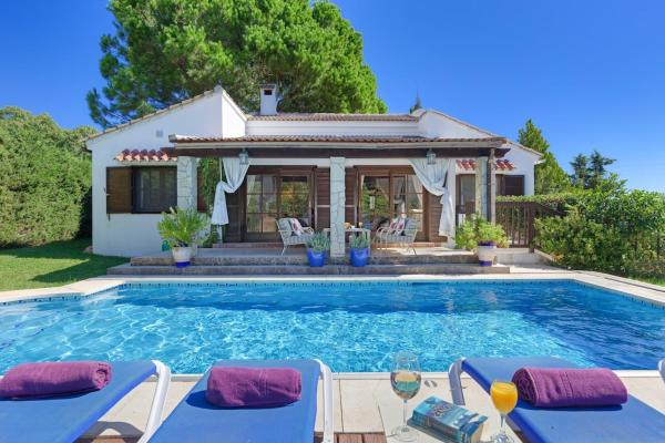 Casa Cumbre - 3 Bedroom Holiday Villa, Marbella