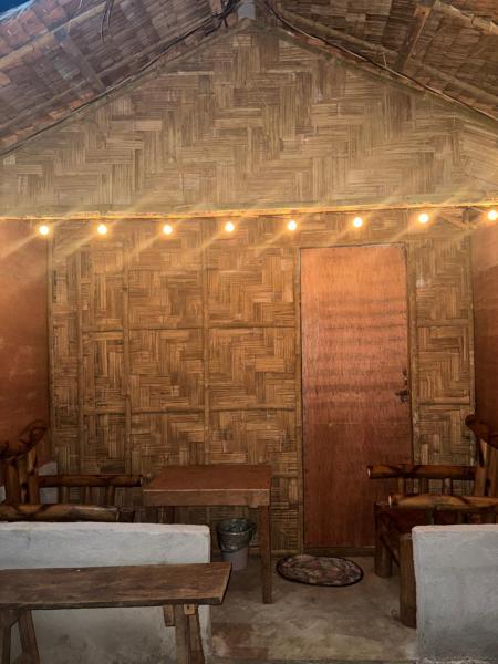 En la foto se muestra el objeto Camp Mightor Lodging-House ubicado en la ciudad de Aniog.