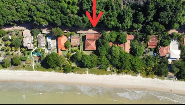 The photo shows the House by the sea in Cumuruxatiba-BA located in the city of Prado.