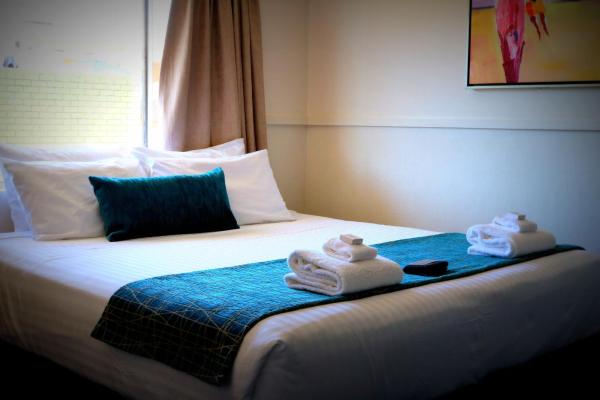 På billedet ses objektet The Commercial Hotel Motel beliggende i byen Boonarga.
