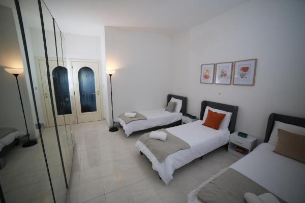 A la foto es mostra l'objecte CozyNeat Hub situat a la ciutat de Torí.