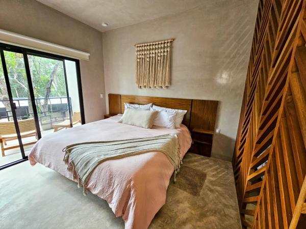 Na zdjęciu widoczny jest obiekt Selva Oasis Tulum Retreat położony w mieście Tulum.