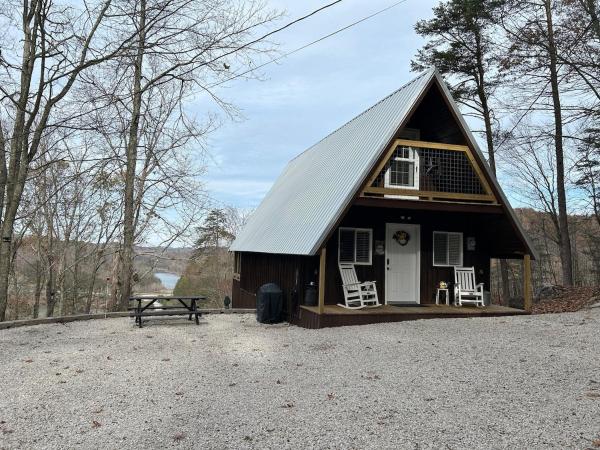 På bildet vises objektet Cherokee Cabin-Cave Run Lake and Cliff Views-Red River Gorge som ligger i byen Korea.