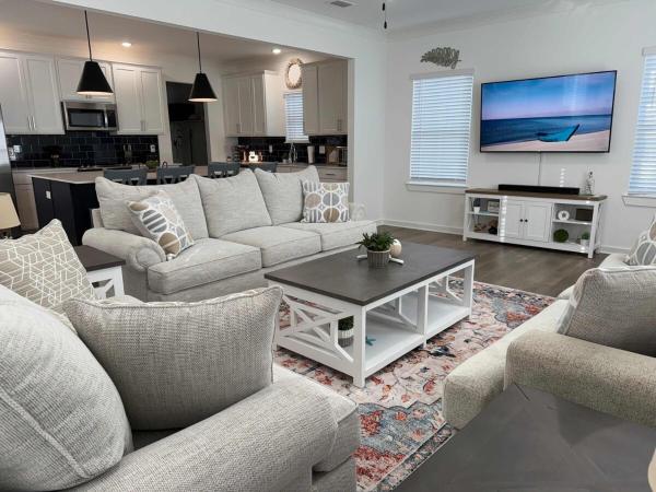 Na fotografii je vidět objekt Sea La Vie - Large Family Friendly 4BR 10 Bed Pool and Bay Access nacházející se ve městě Orange Beach.