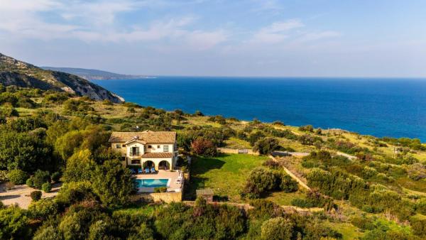 Nella foto è visibile l'oggetto Beautiful Villa with stunning sea view situato nella città di Kormakiti.