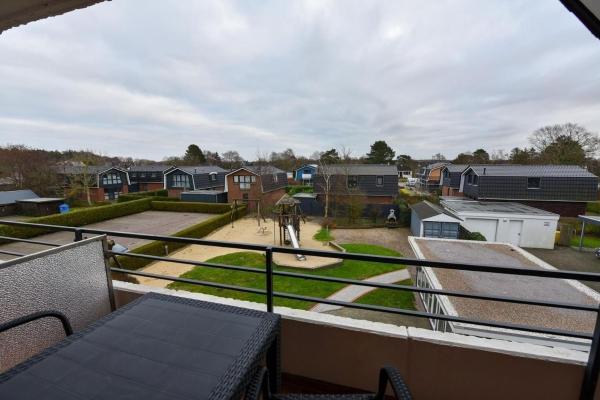 På bilden syns objektet Ferienwohnung NW 37 mit Balkon som ligger i staden Duhnen.