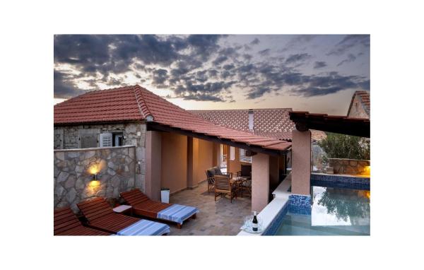 Gorgeous Home In Zastrazisce - フバル島