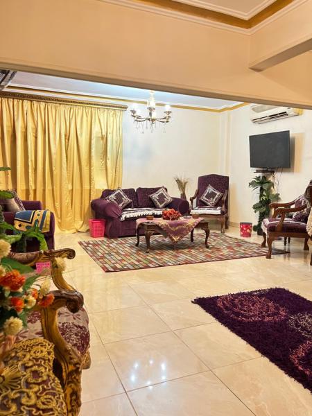 A la foto es mostra l'objecte شقق غرفتين للايجار في ش شاهين العجوزه situat a la ciutat de El Caire.