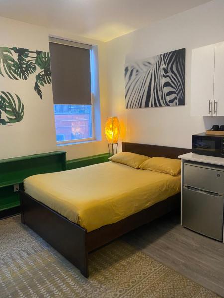 Queen Nest Hotel, Toronto