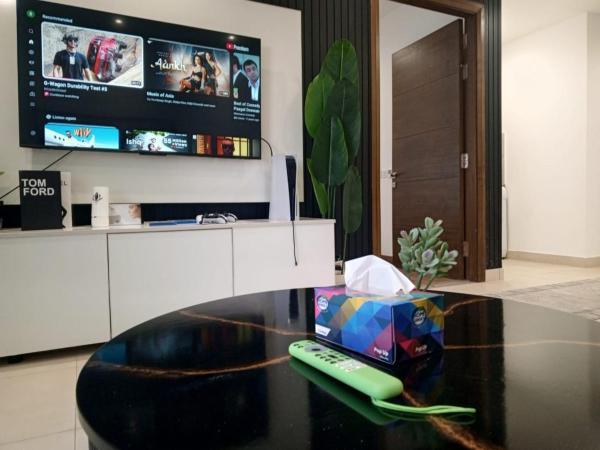 Penta square 3 bedroom furnished apartments, Лахор