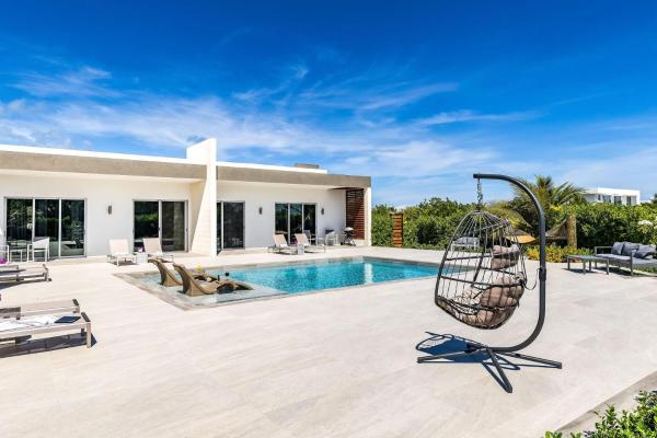 Relaxing Suite And Shared Pool - Turks and Caicos Islands