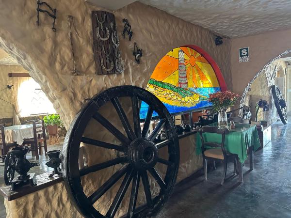 A la foto es mostra l'objecte Ancla Hostal situat a la ciutat de Huanchaco.