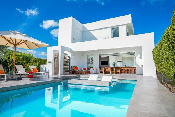Oceanside 2 Bedroom Luxury Villa With Private Pool, 500ft From Long Bay Beach -V3 -  Isole Turks e Caicos