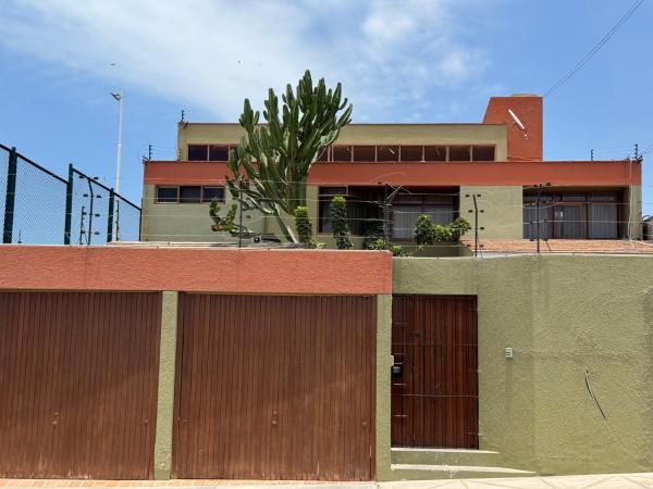 The photo shows the Casa en Mollendo located in the city of Mejia.