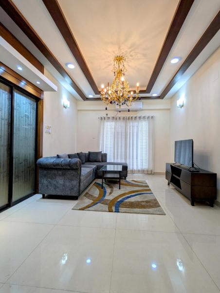 På bilden syns objektet Luxurious Apartment at Banani som ligger i staden Banani Model Town.