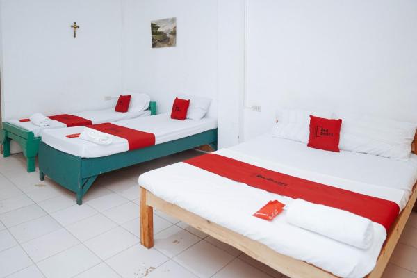 Op de foto is het object RedDoorz at St Anthony Beach Resort te zien, gelegen in de stad Alimañgo.