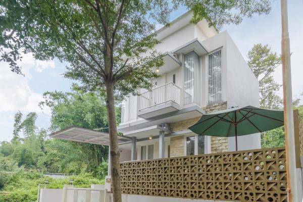 照片显示了位于Lawang市的Calma Edelweiss Villa Lawang Malang物件。