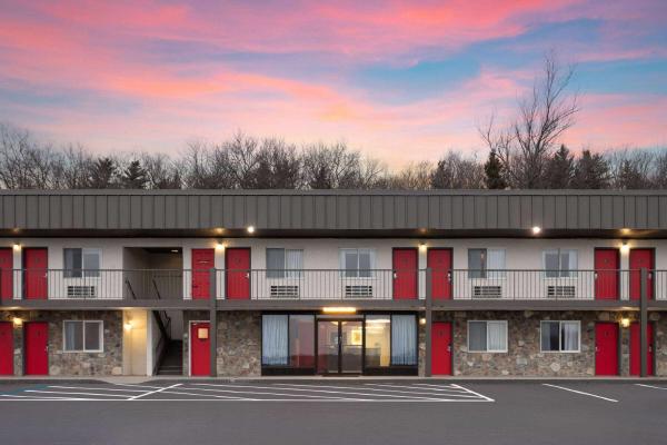 Foto 3: Super 8 by Wyndham Hazleton