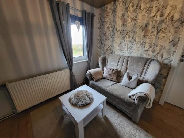 På billedet ses objektet Ferienwohnung Naturblick beliggende i byen Westermoordorf.