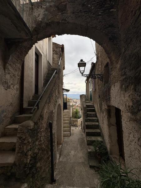 Na zdjęciu widoczny jest obiekt Casa Nico and Vico położony w mieście Scalea.