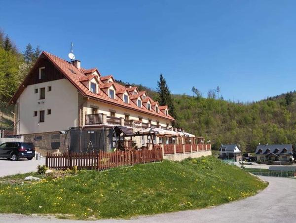 Op de foto is het object Penzión Čachovo te zien, gelegen in de stad Kynceľova.