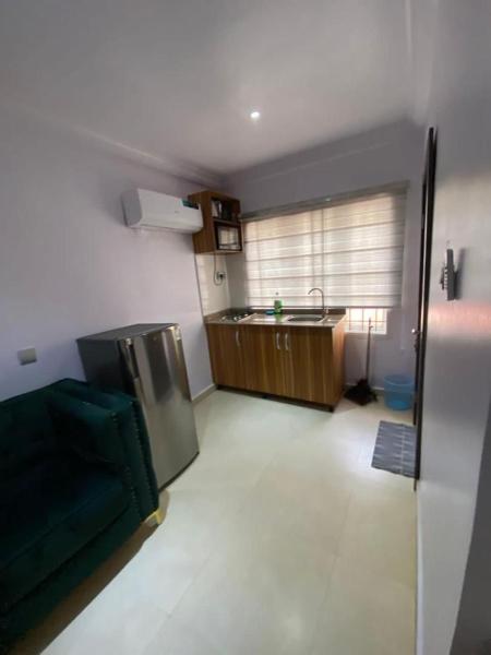 A la foto es mostra l'objecte Studio apartment situat a la ciutat de Ikeja.