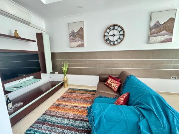 The photo shows the Spacious 1-Bedroom Retreat Cafés, Wine Bars & Old Town at Your Doorstep located in the city of Malta.