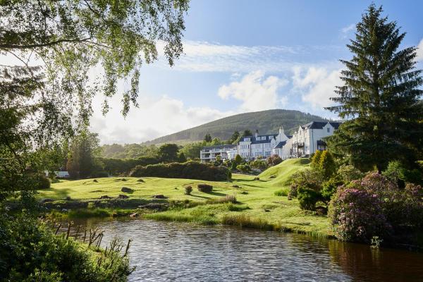 Na foto é possível ver o objeto Macdonald Forest Hills Resort localizado na cidade de Aberfoyle.