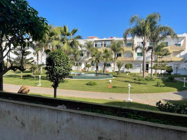 På billedet ses objektet Bel appartement a HARHOURA Plage Rabat beliggende i byen Rabat.